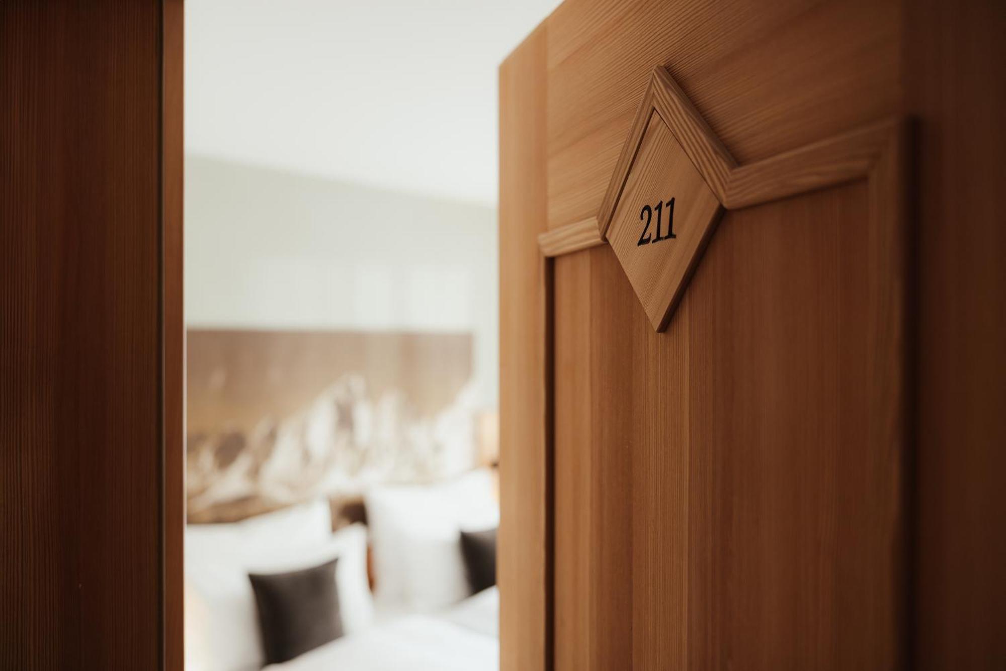 Hotel Jaegerhof Colfosco Room photo